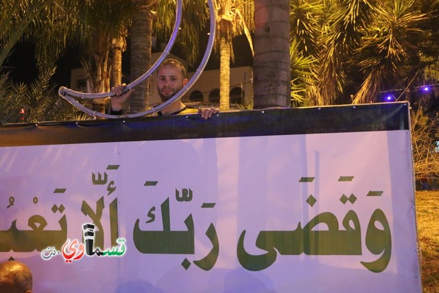 الحركة الاسلامية بالطيبة تضيئ لافتات عن بر الوالدين